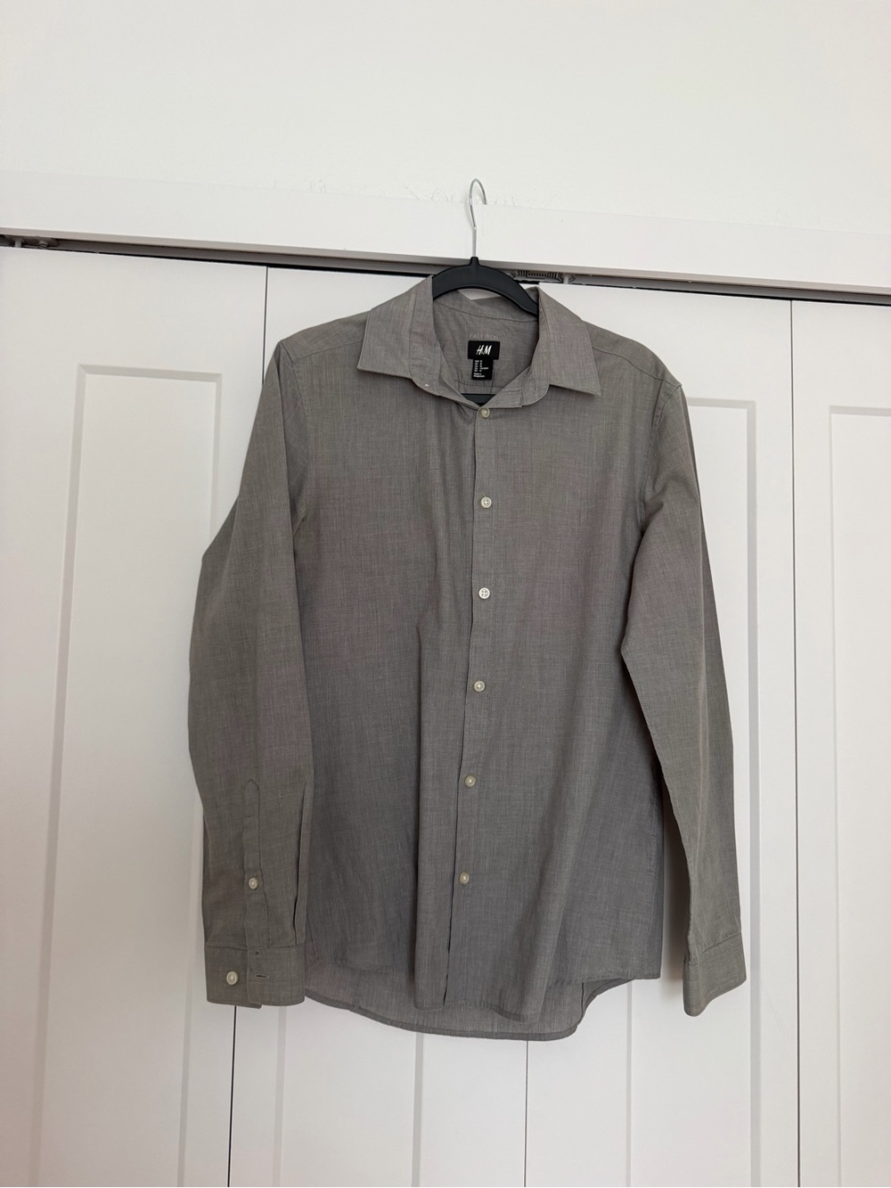 H&M Men's Button-Up Dress Shirt in Light Gray